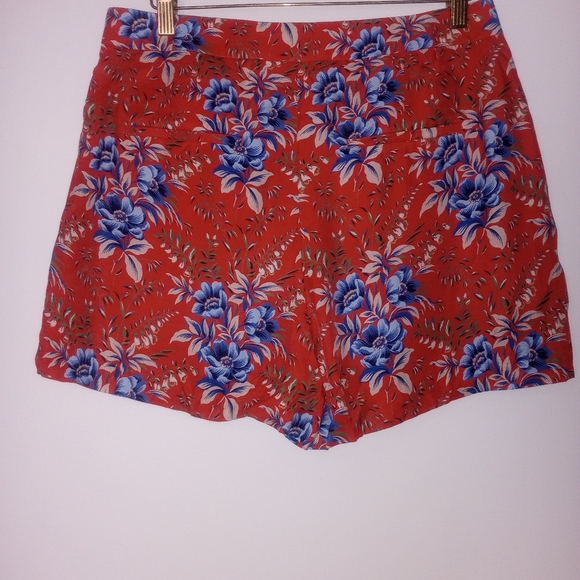 Loft Floral Shorts - Picture 3 of 3